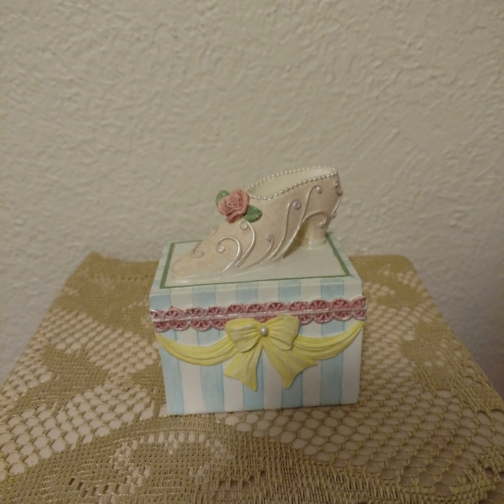 Ring/trinket holder